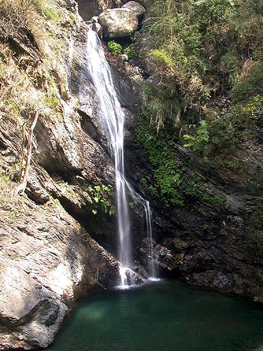 屏東霧台相思崖戀歌 神山瀑布 霧台國小魯凱族舞會by 冬烘居 旅聯網