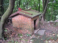 魚路古道途中土地公廟