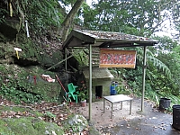 頂湖圳內百年土地公廟